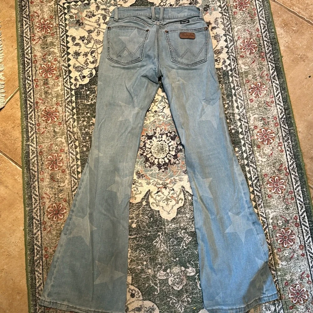 Wrangler Lightwash Star Jeans - Picture 4 of 5